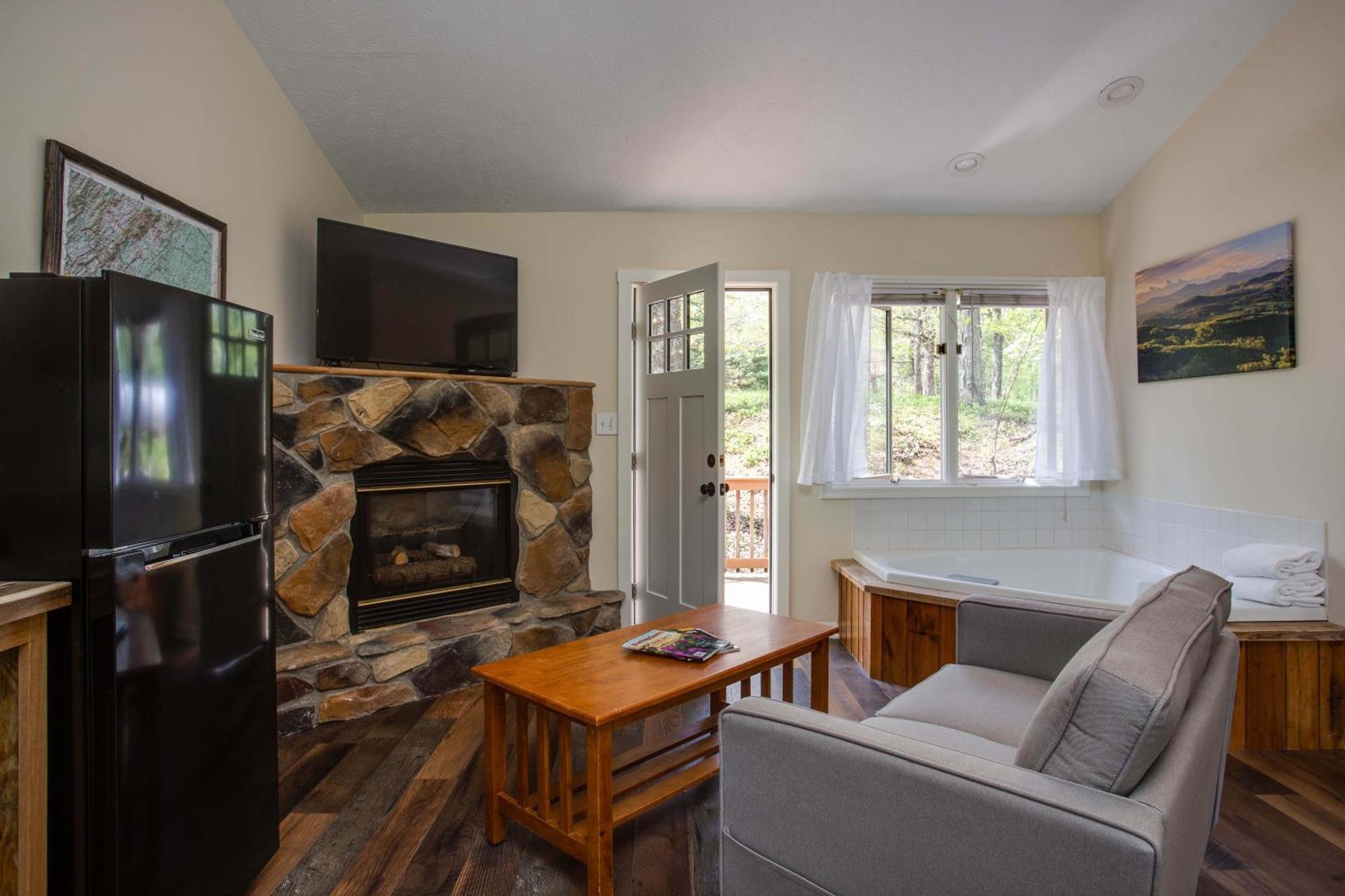 Love Ridge Mountain Lodging Lyndhurst Exterior foto